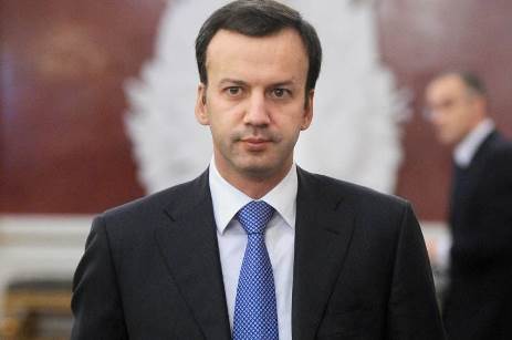 Заместитель председателя правительства России находится в Баку
